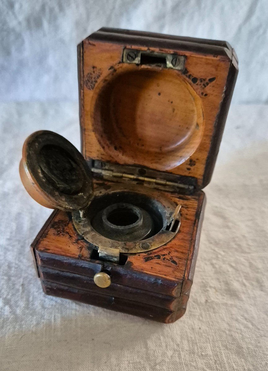 Chestnut Log Travel Inkwell And Matching Pencil Holder.-photo-3