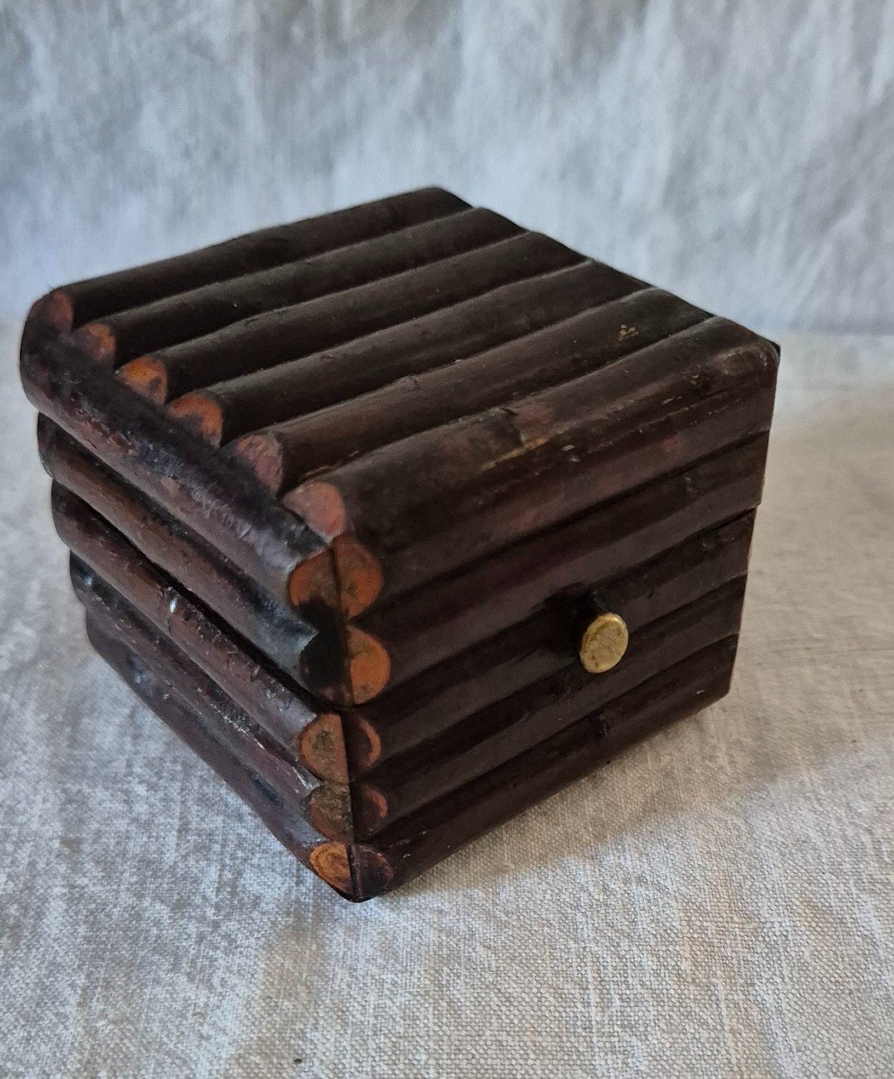 Chestnut Log Travel Inkwell And Matching Pencil Holder.-photo-4