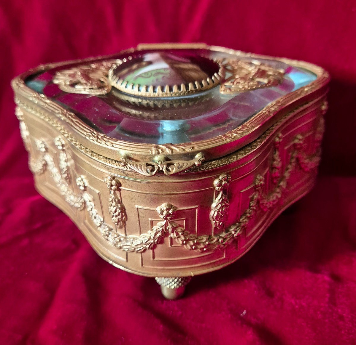 Shaped Jewelry Box In Bronze And Glass -photo-2