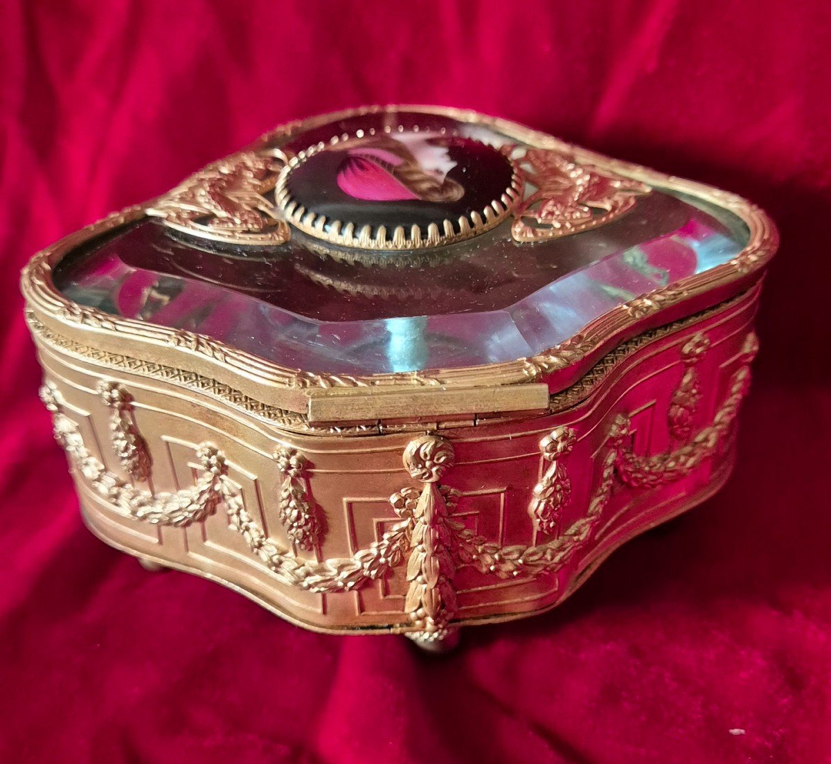 Shaped Jewelry Box In Bronze And Glass -photo-3