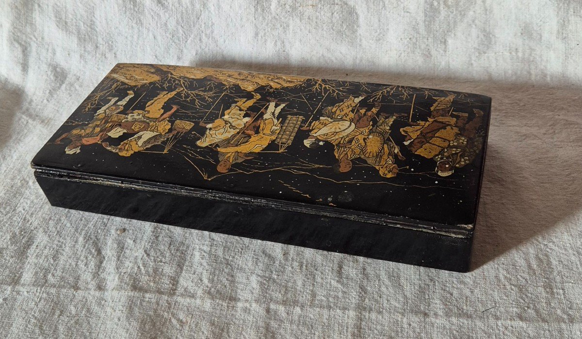 Black Lacquered Papier Mache Double Pencil Case With Animated Scene And Mount Fuji With Snowflakes -photo-3