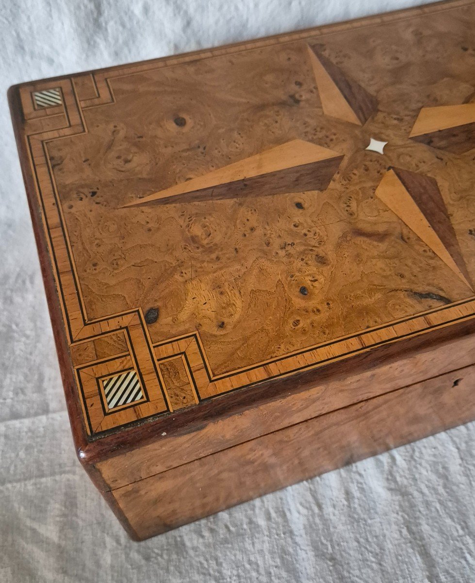 Elm Burl Marquetry Storage Box Featuring A Compass Rose-photo-1