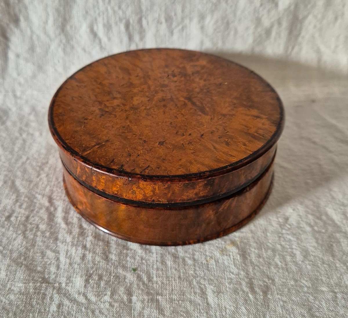 Round Box From The Directoire Period In Walnut Burl And Tortoise Shell-photo-2