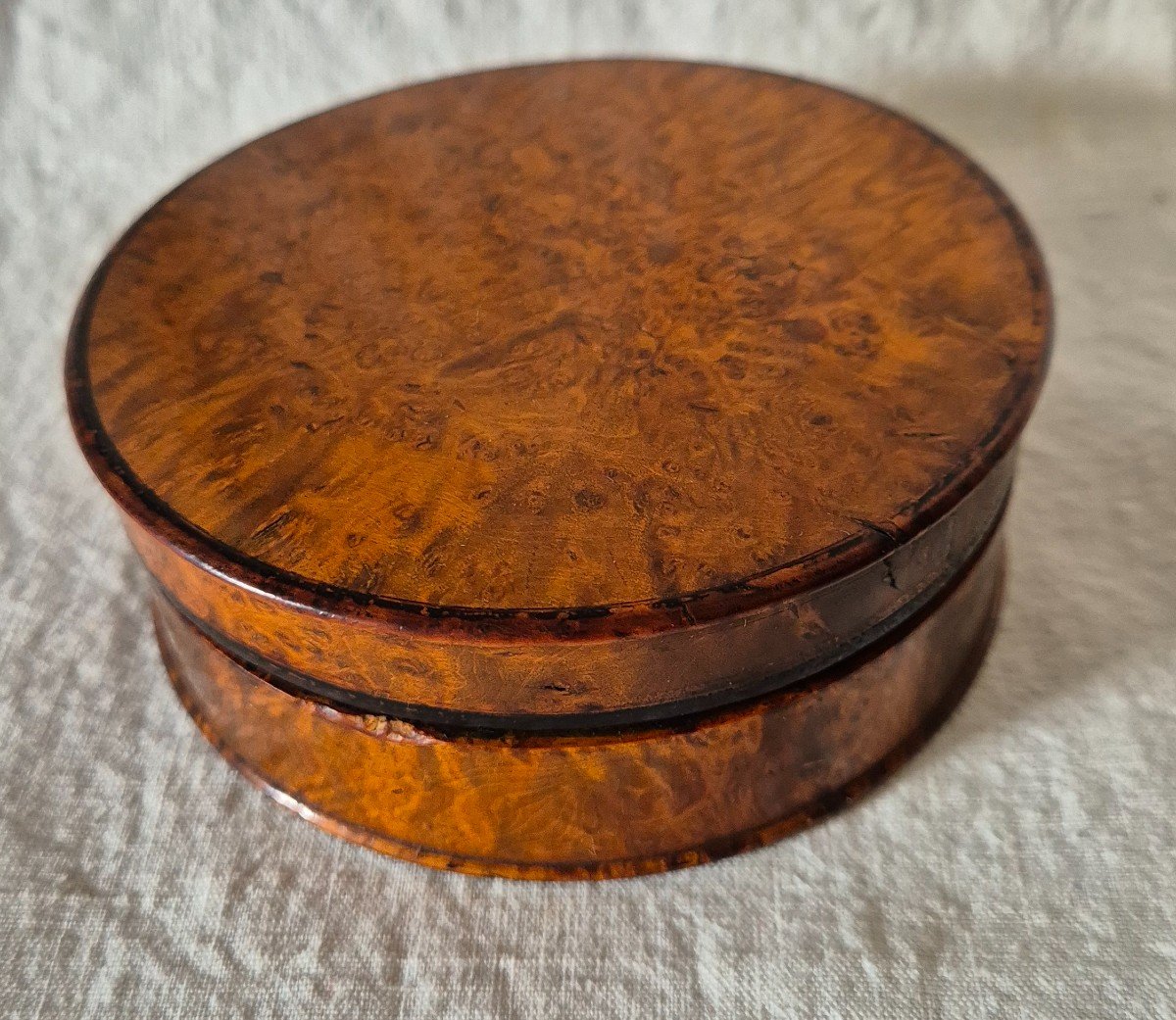 Round Box From The Directoire Period In Walnut Burl And Tortoise Shell-photo-3