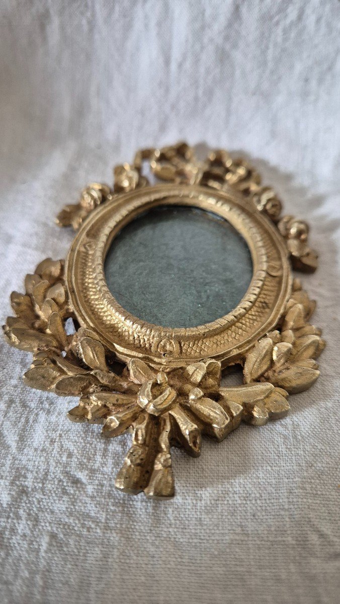 Oval Miniature Or Small Photo Frame In Cast Gilt Bronze -photo-3