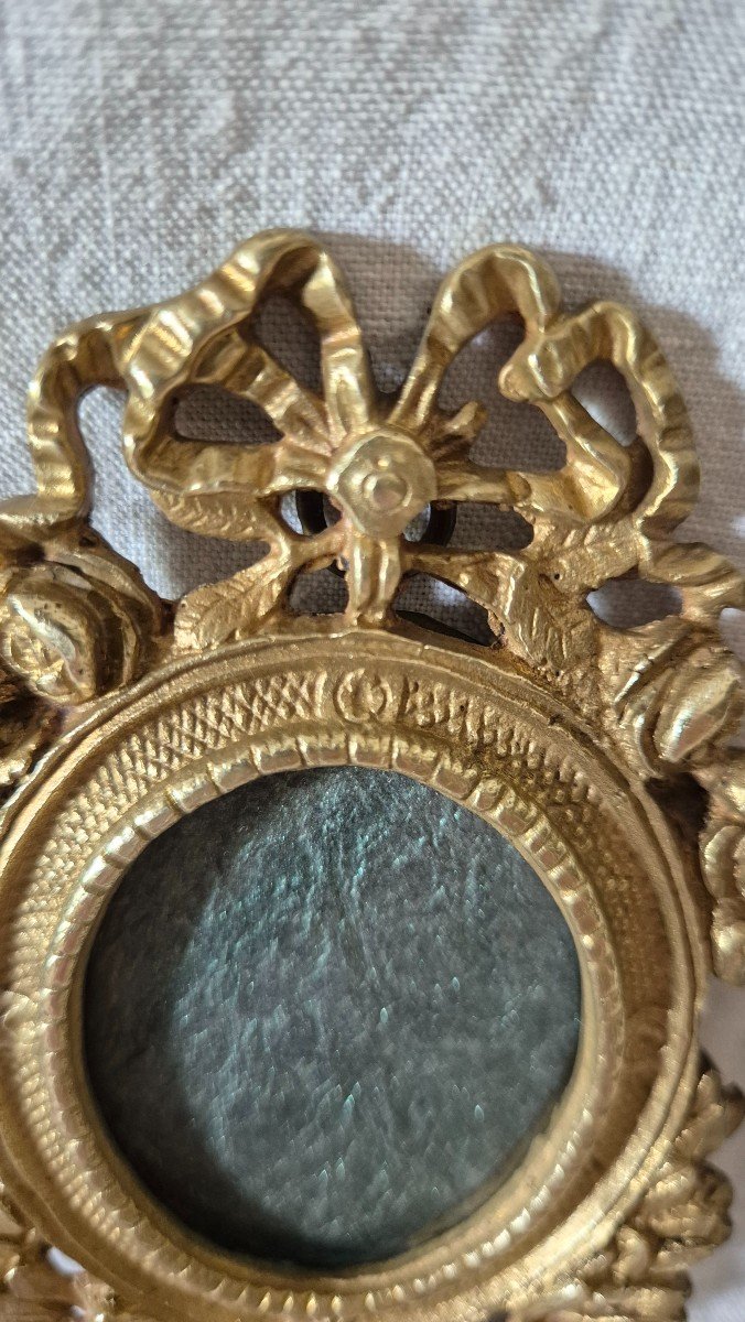 Oval Miniature Or Small Photo Frame In Cast Gilt Bronze -photo-4