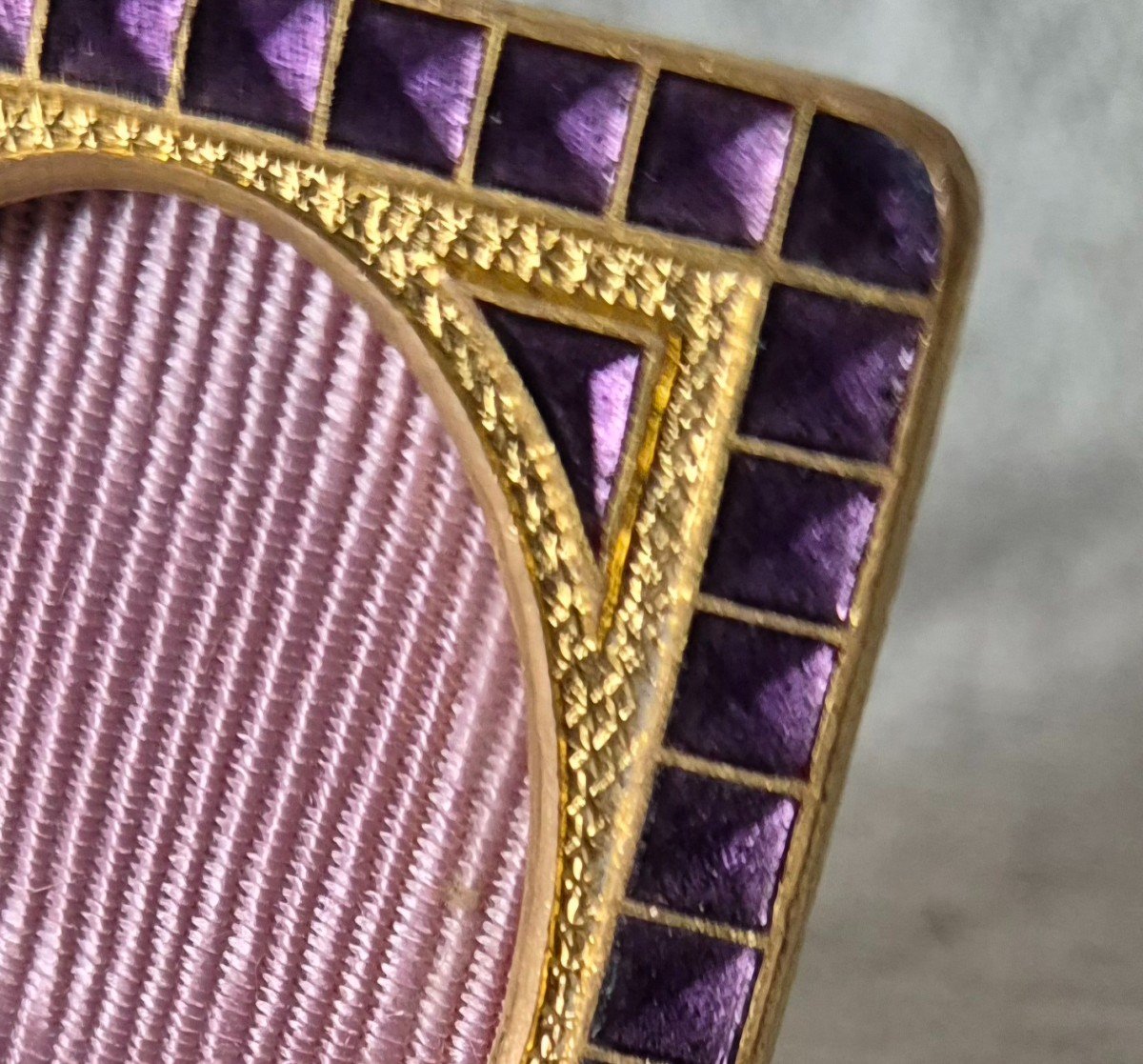 Small "stamp" Frame In Gilded Bronze And Purple Enamel From The Beginning Of The 20th Century -photo-2