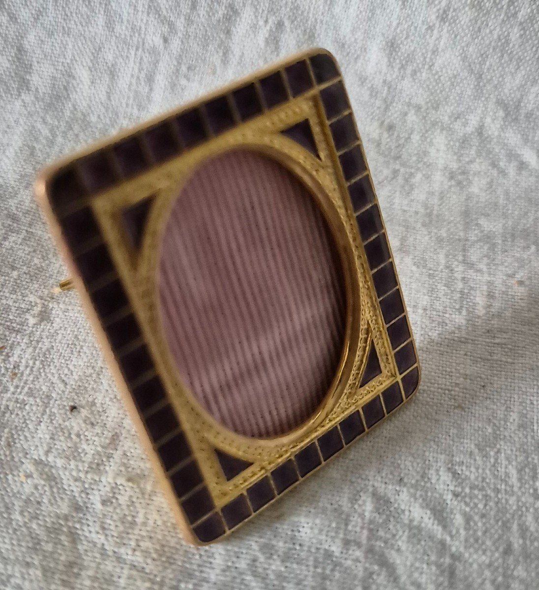 Small "stamp" Frame In Gilded Bronze And Purple Enamel From The Beginning Of The 20th Century -photo-1