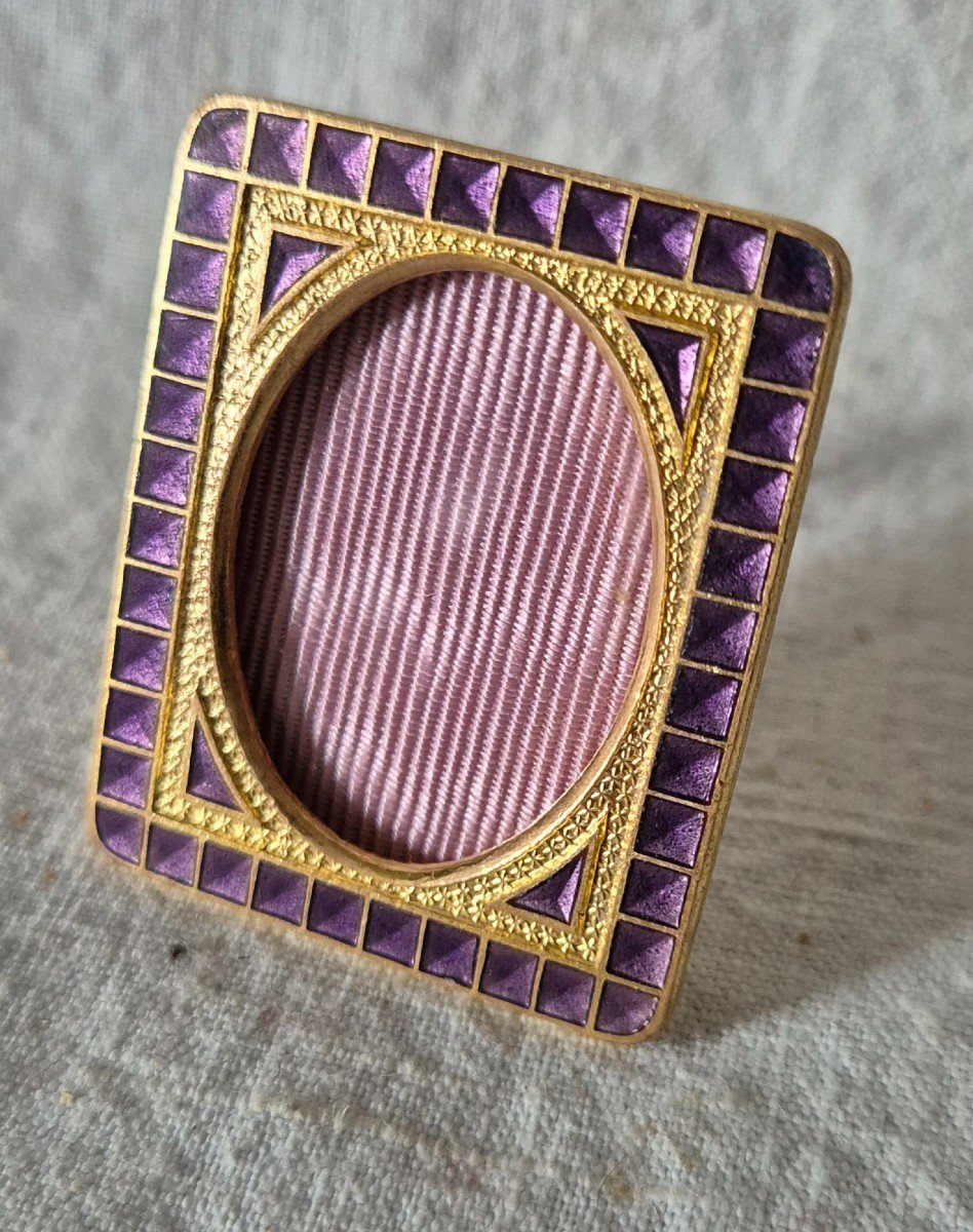 Small "stamp" Frame In Gilded Bronze And Purple Enamel From The Beginning Of The 20th Century 