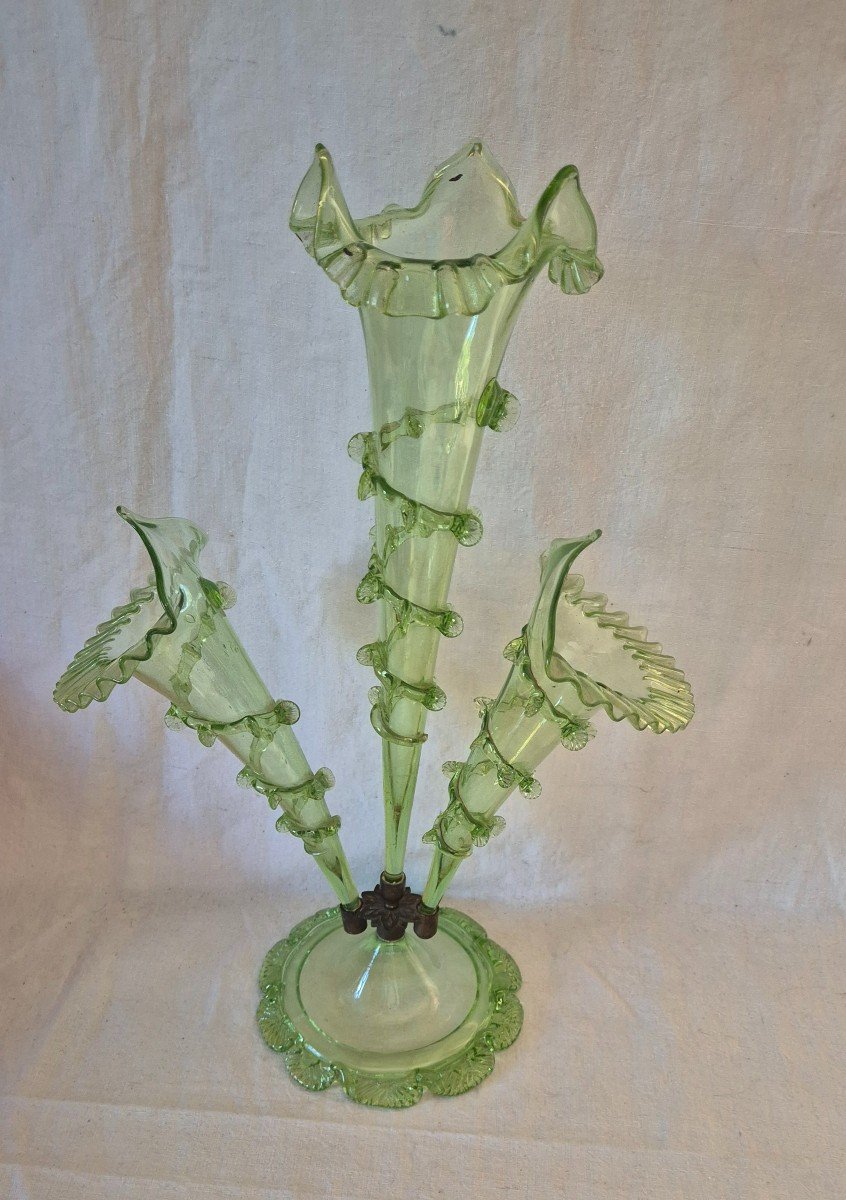 Vase Tulipier à Trois Cornets En Cristal Vert Clair Napoléon III 