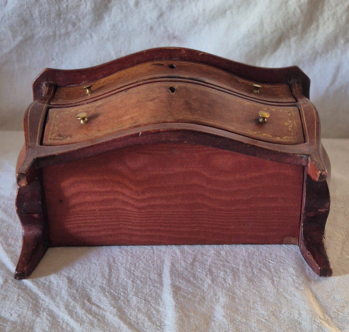 Leather-covered Ventrue Chest Of Drawers Forming A Jewelry Box -photo-4