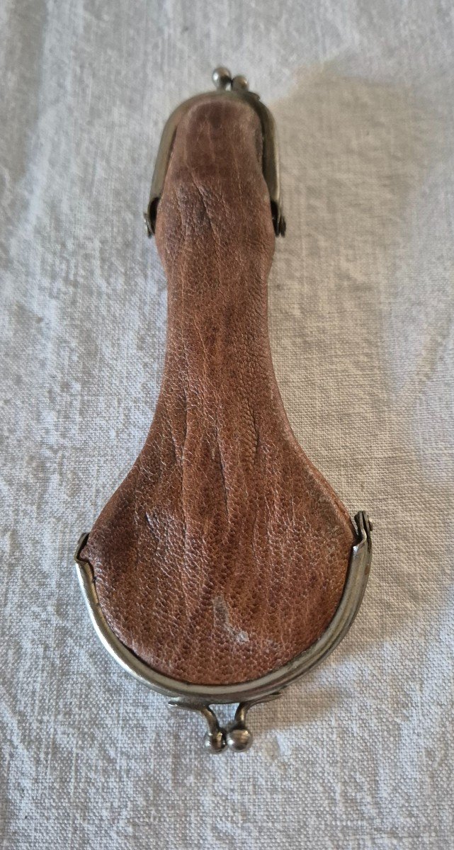 Travel Thimble And Scissor Holder In Leather-photo-3