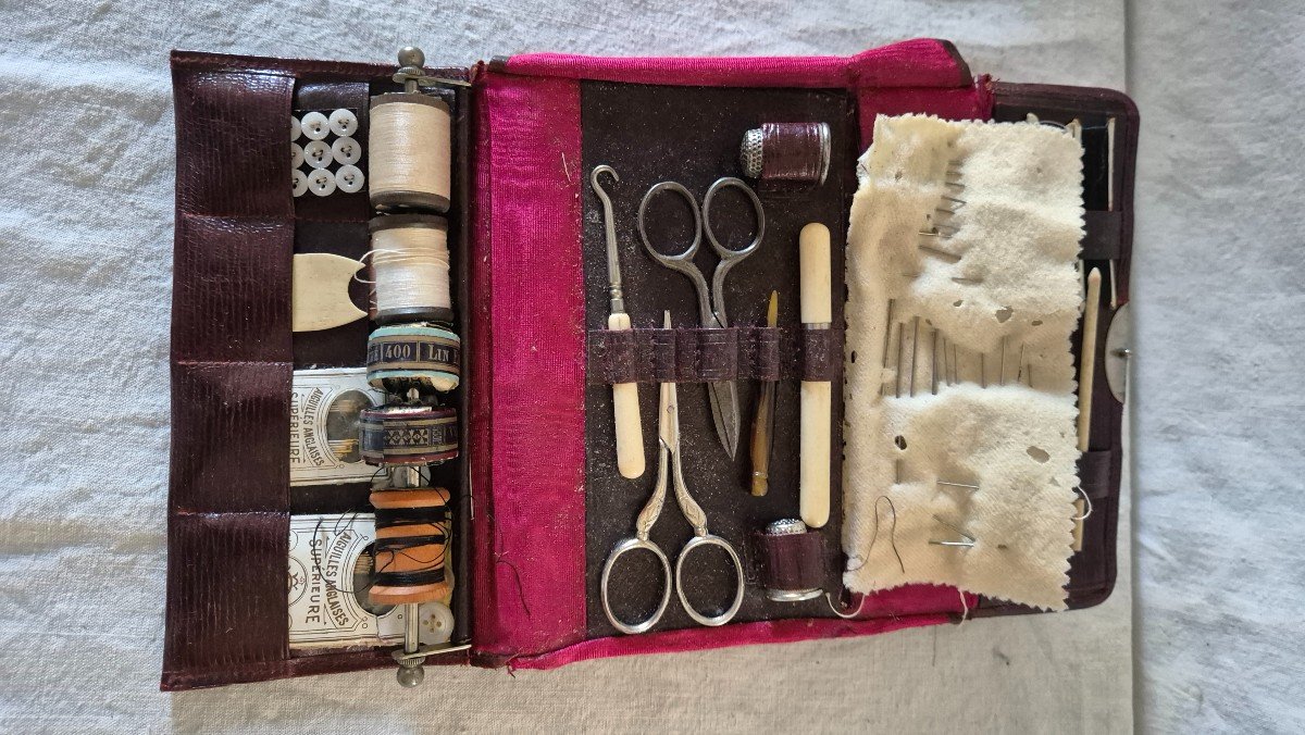 Bordeaux Leather Travel Sewing Kit -photo-2