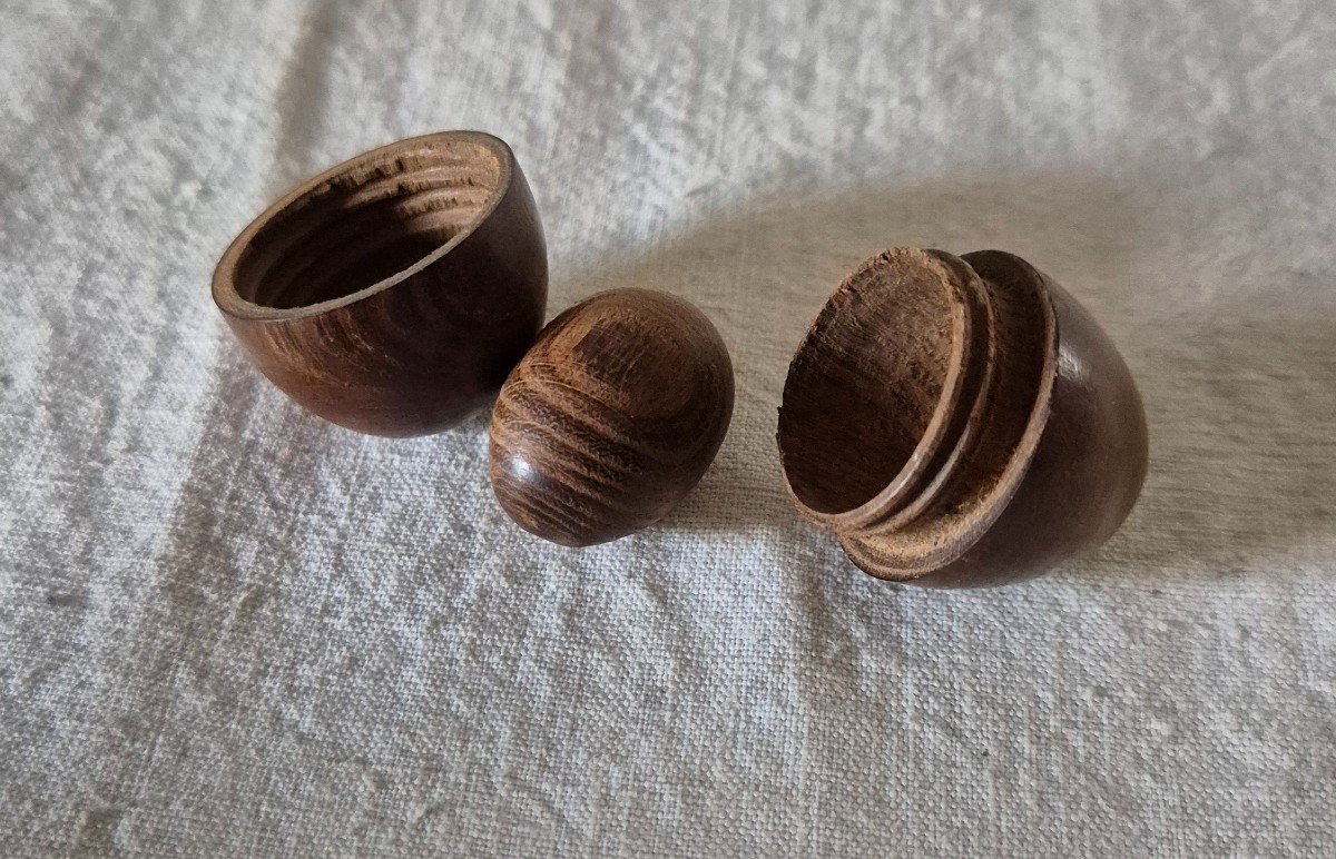 Special Haberdashery: Nestable Turned Walnut Snuff Eggs, Early 20th Century -photo-4