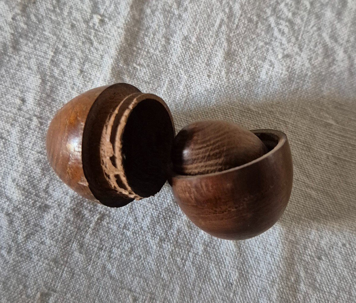 Special Haberdashery: Nestable Turned Walnut Snuff Eggs, Early 20th Century -photo-1