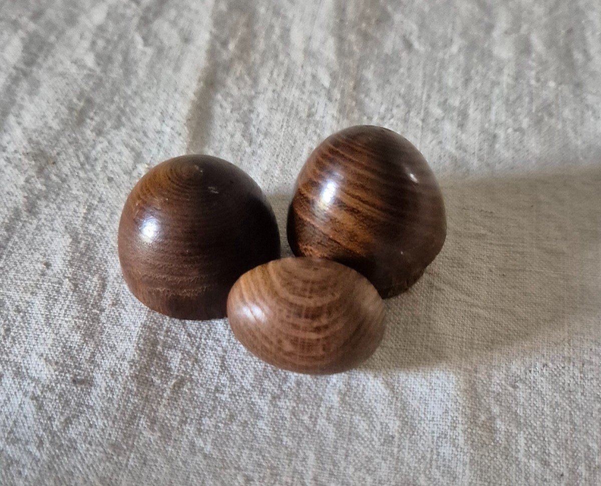 Special Haberdashery: Nestable Turned Walnut Snuff Eggs, Early 20th Century -photo-5