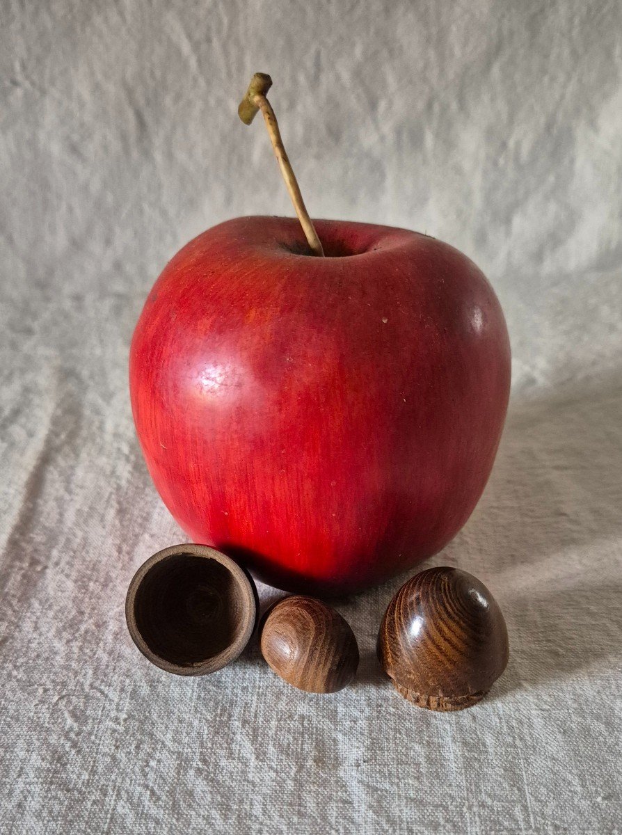 Special Haberdashery: Nestable Turned Walnut Snuff Eggs, Early 20th Century 