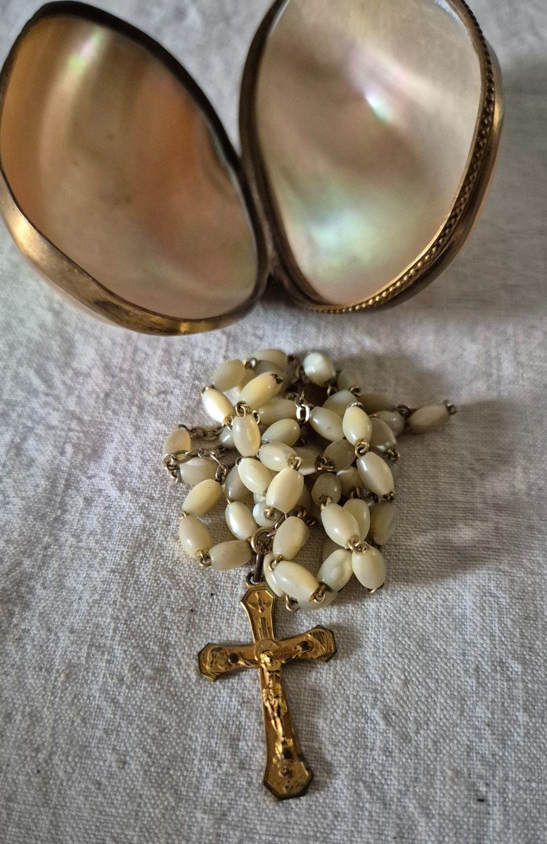 Mother-of-pearl And Bronze Egg With Its Pearly Rosary In Gold And Silver Metal -photo-4