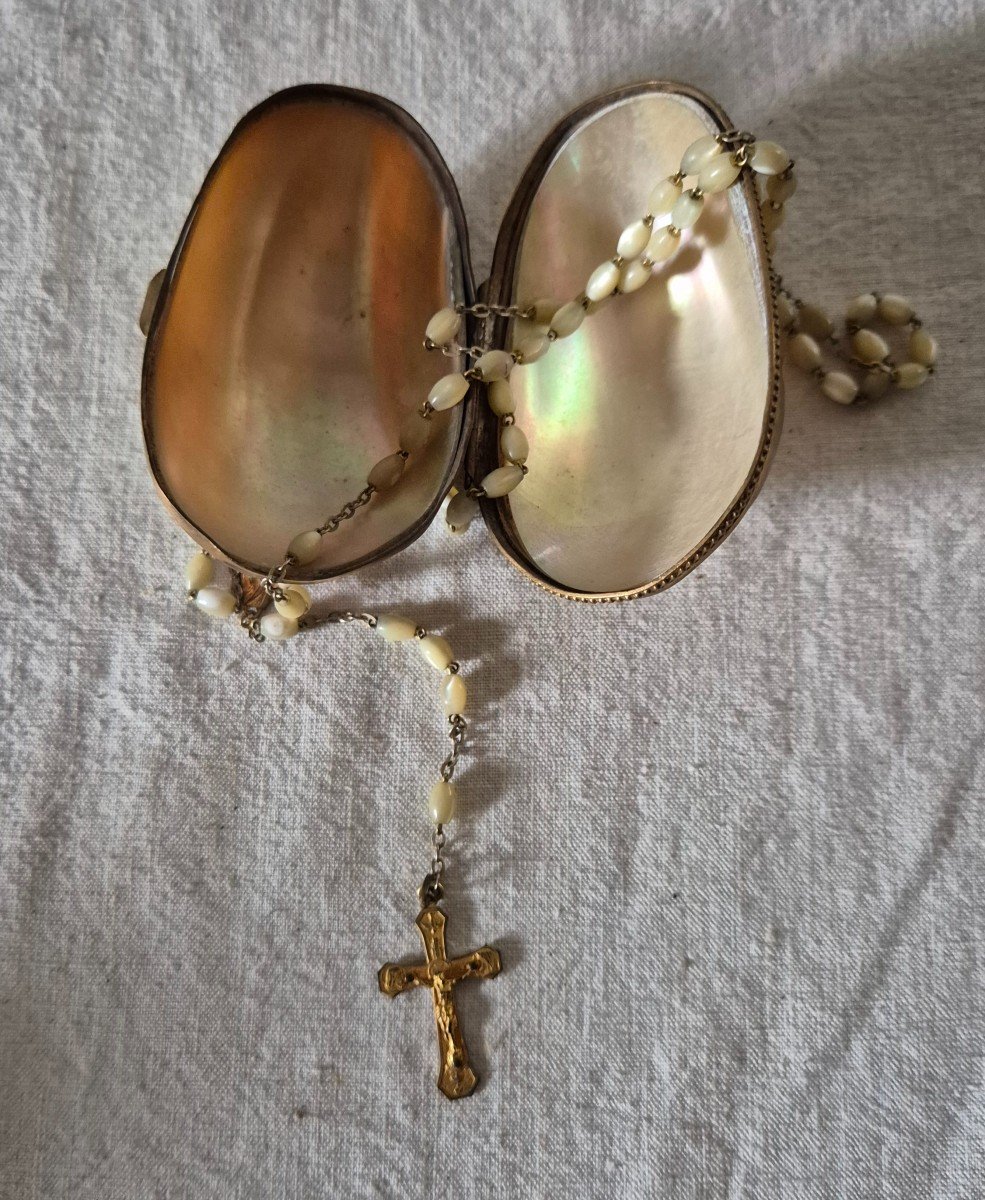 Mother-of-pearl And Bronze Egg With Its Pearly Rosary In Gold And Silver Metal 