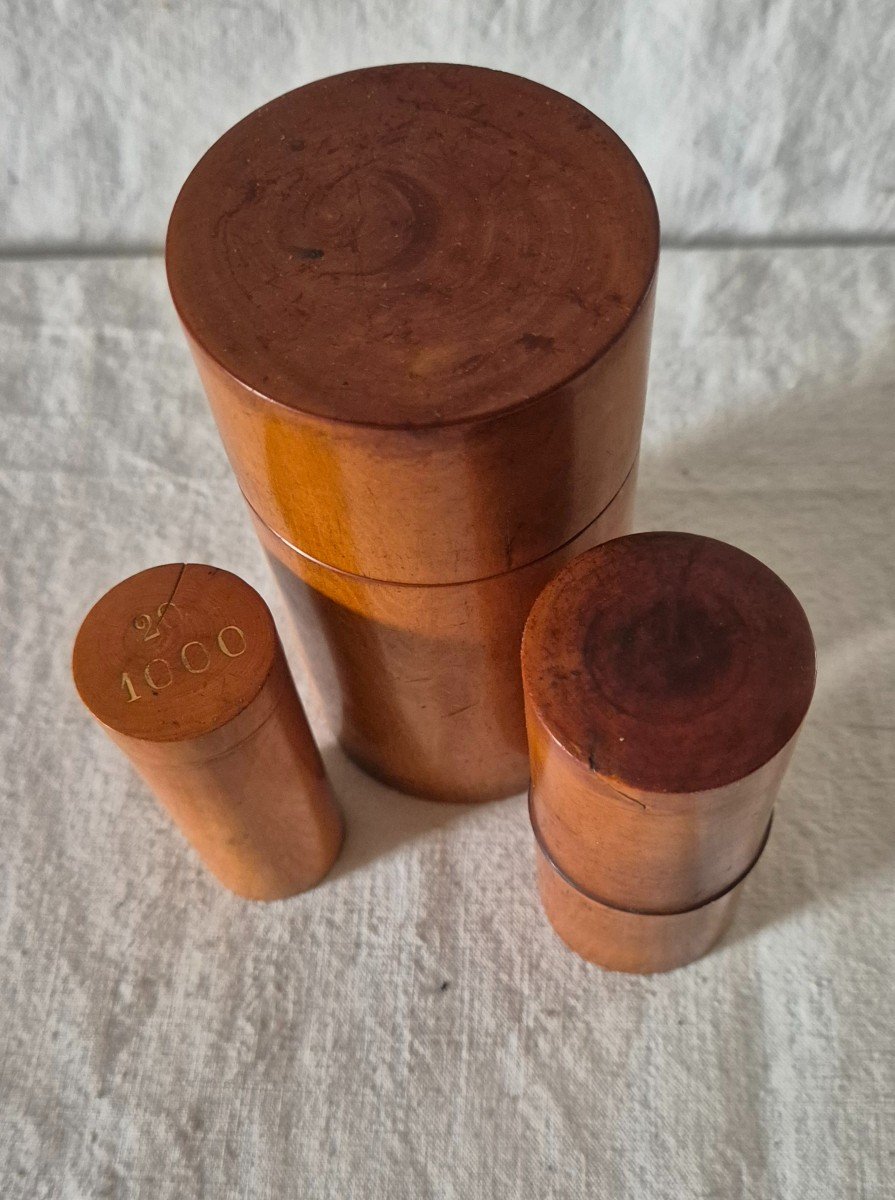 Set Of Three Tall Cylindrical Boxes In Turned And Threaded Boxwood-photo-2