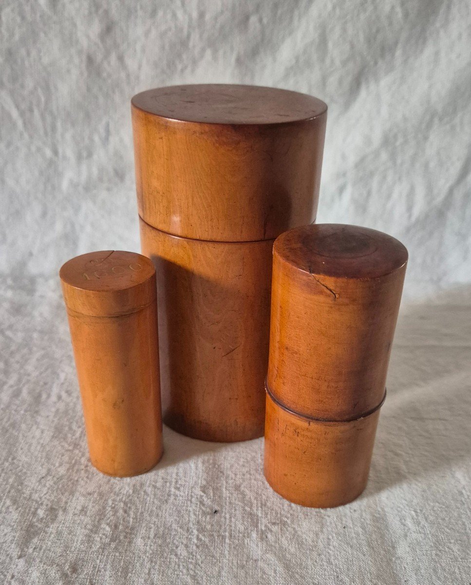 Set Of Three Tall Cylindrical Boxes In Turned And Threaded Boxwood