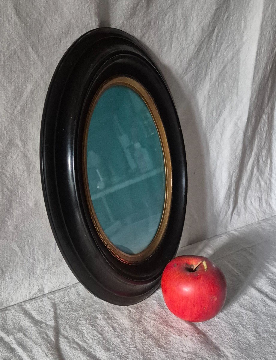 Large Oval Napoleon III Frame In Blackened Wood With Worked Pomponne Hooping -photo-1