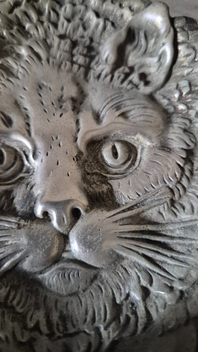 Empty Pocket Ashtray Forming A Cat's Head In Silver Bronze -photo-2