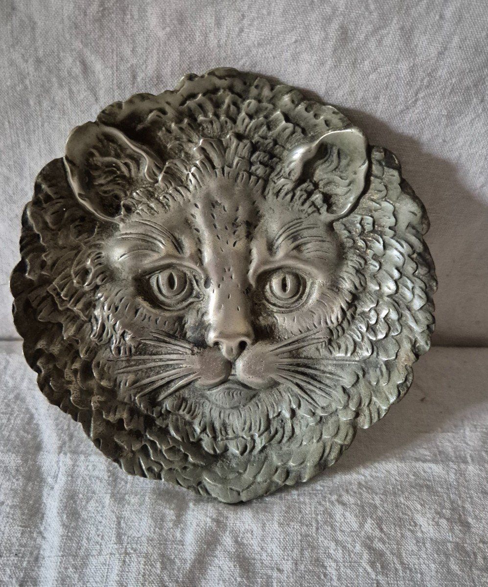 Empty Pocket Ashtray Forming A Cat's Head In Silver Bronze 