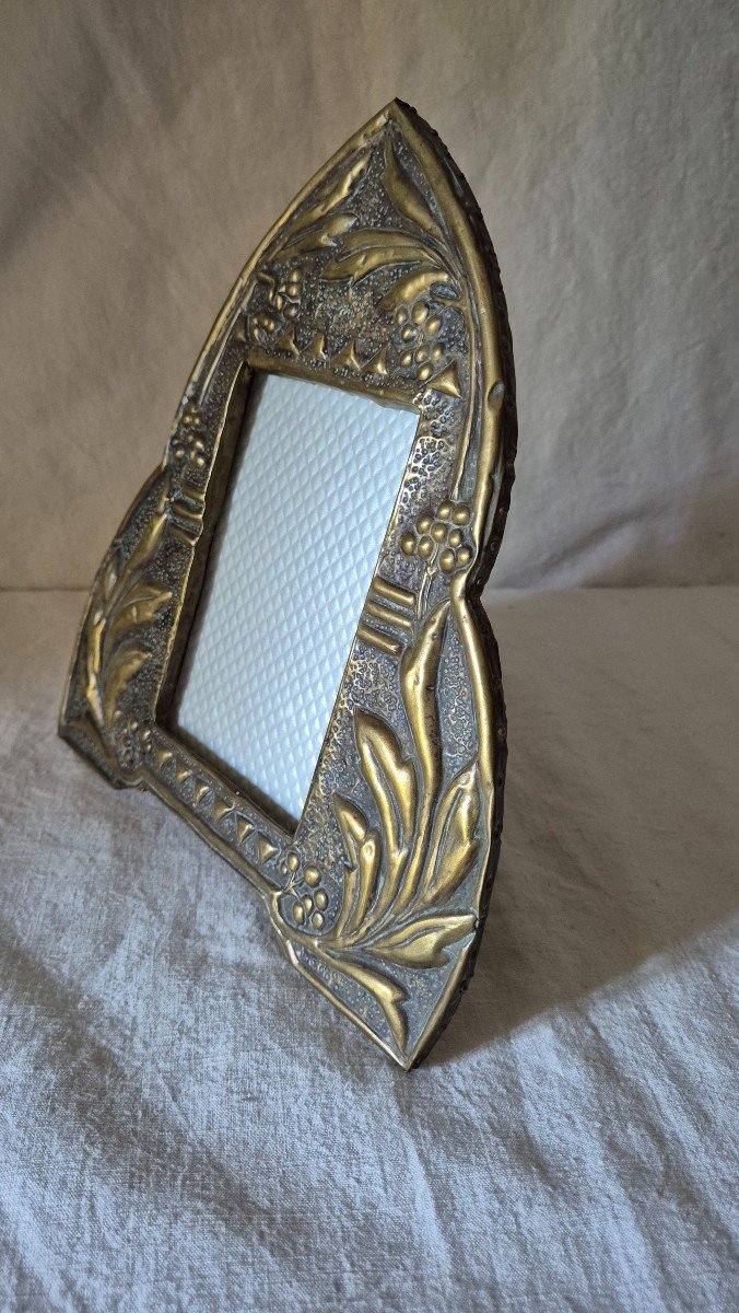 Art Nouveau Frame In Repoussé Brass With An Ogive Shape -photo-1