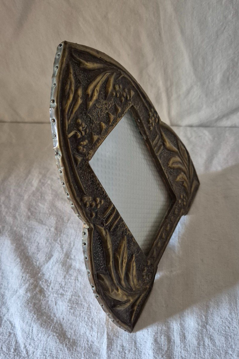 Art Nouveau Frame In Repoussé Brass With An Ogive Shape -photo-6