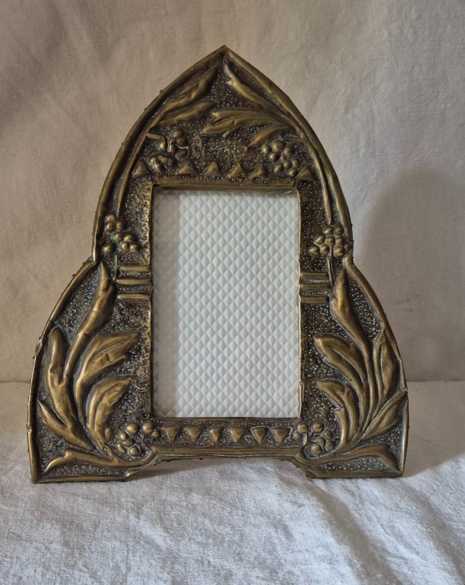 Art Nouveau Frame In Repoussé Brass With An Ogive Shape 