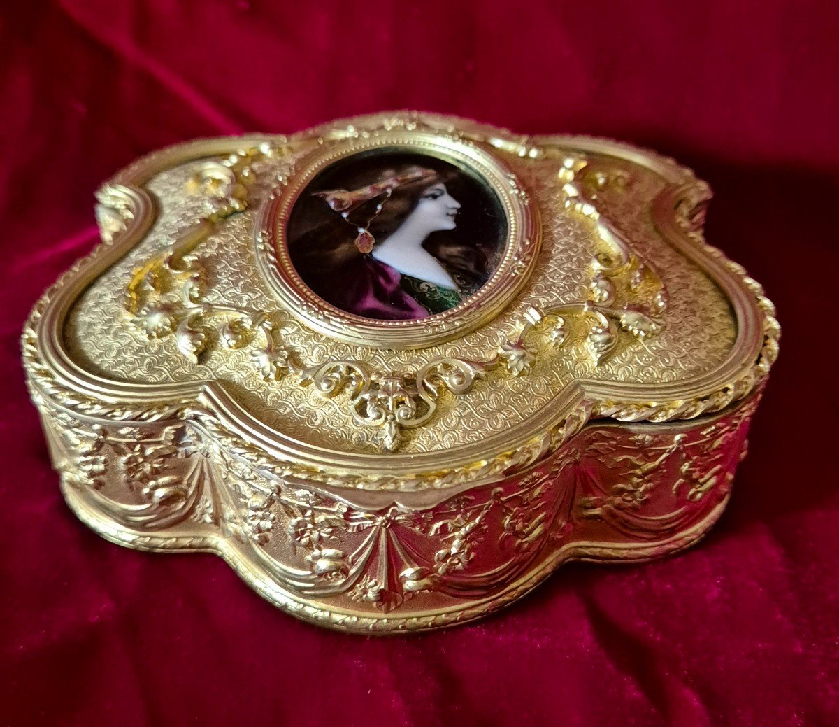 Precious Box For Pretty Little Things And Other Jewels Gilded Bronze Miniature Enamel -photo-2