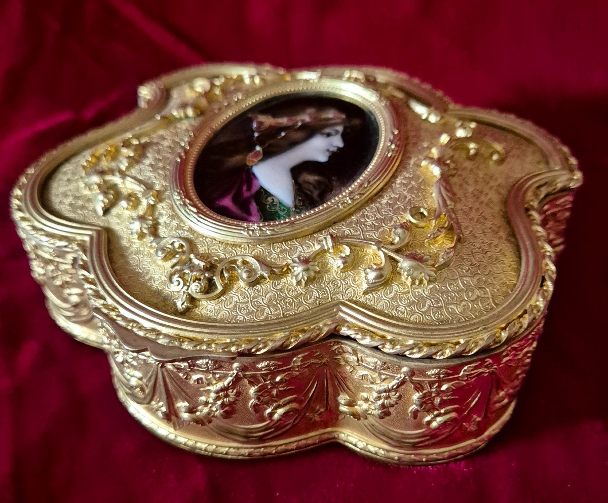 Precious Box For Pretty Little Things And Other Jewels Gilded Bronze Miniature Enamel -photo-4