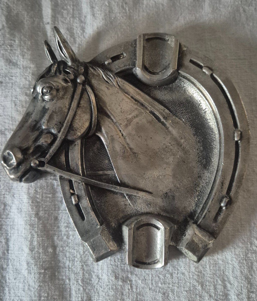 Cendrier En Bronze Argenté Figurant Un Cheval Dans Un Sabot.