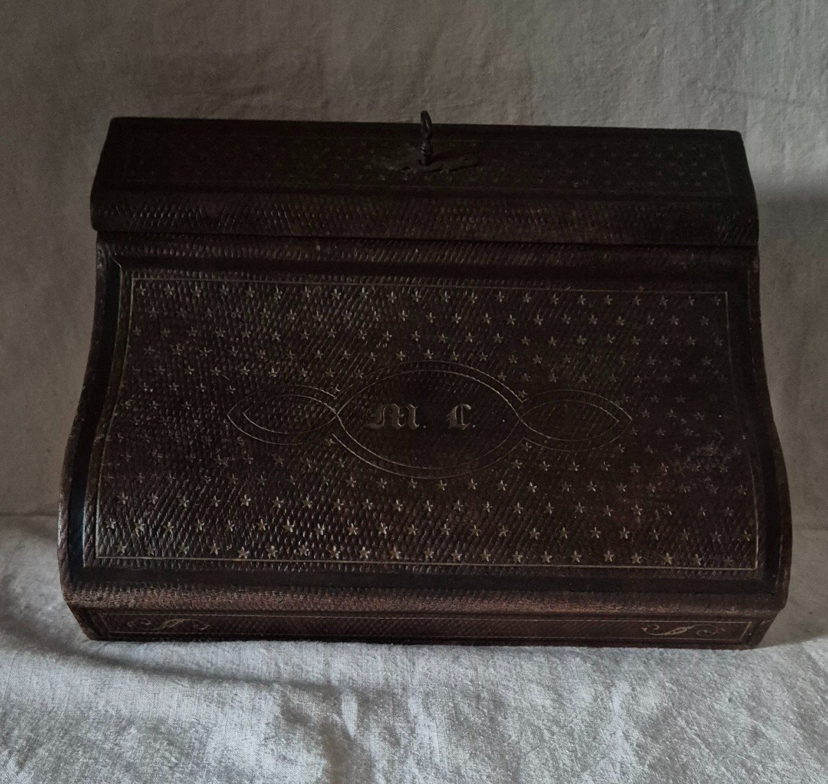 Personalized Correspondence Writing Box In Embossed And Iron-gilded Leather-photo-2