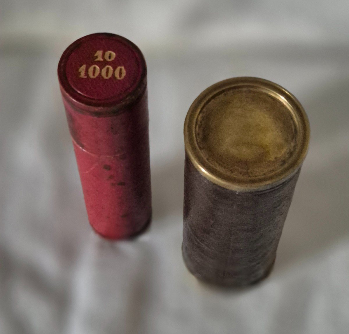 Deux Porte Louis d'Or En Laiton Habillé De Cuirs, Rouge Et Marron