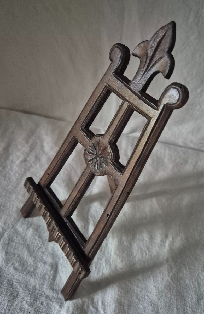 Fleurdelisé Easel In Carved And Stained Linden Wood -photo-1