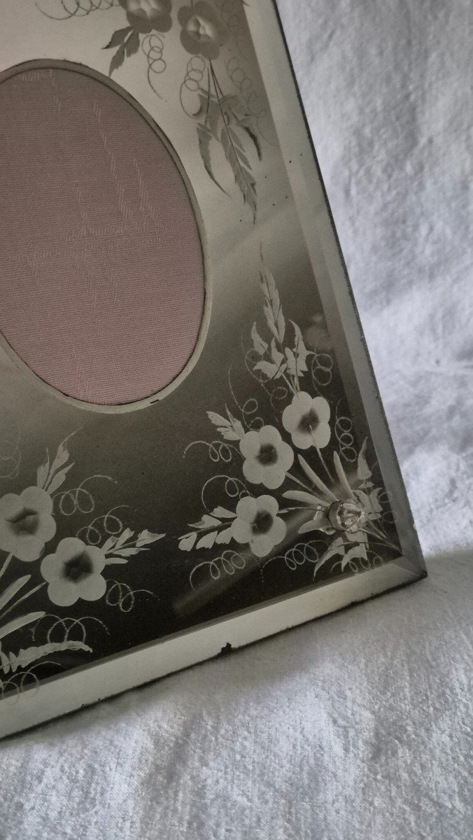 Oval View Flower Engraved Mirror Photo Frame With Chamfer -photo-4