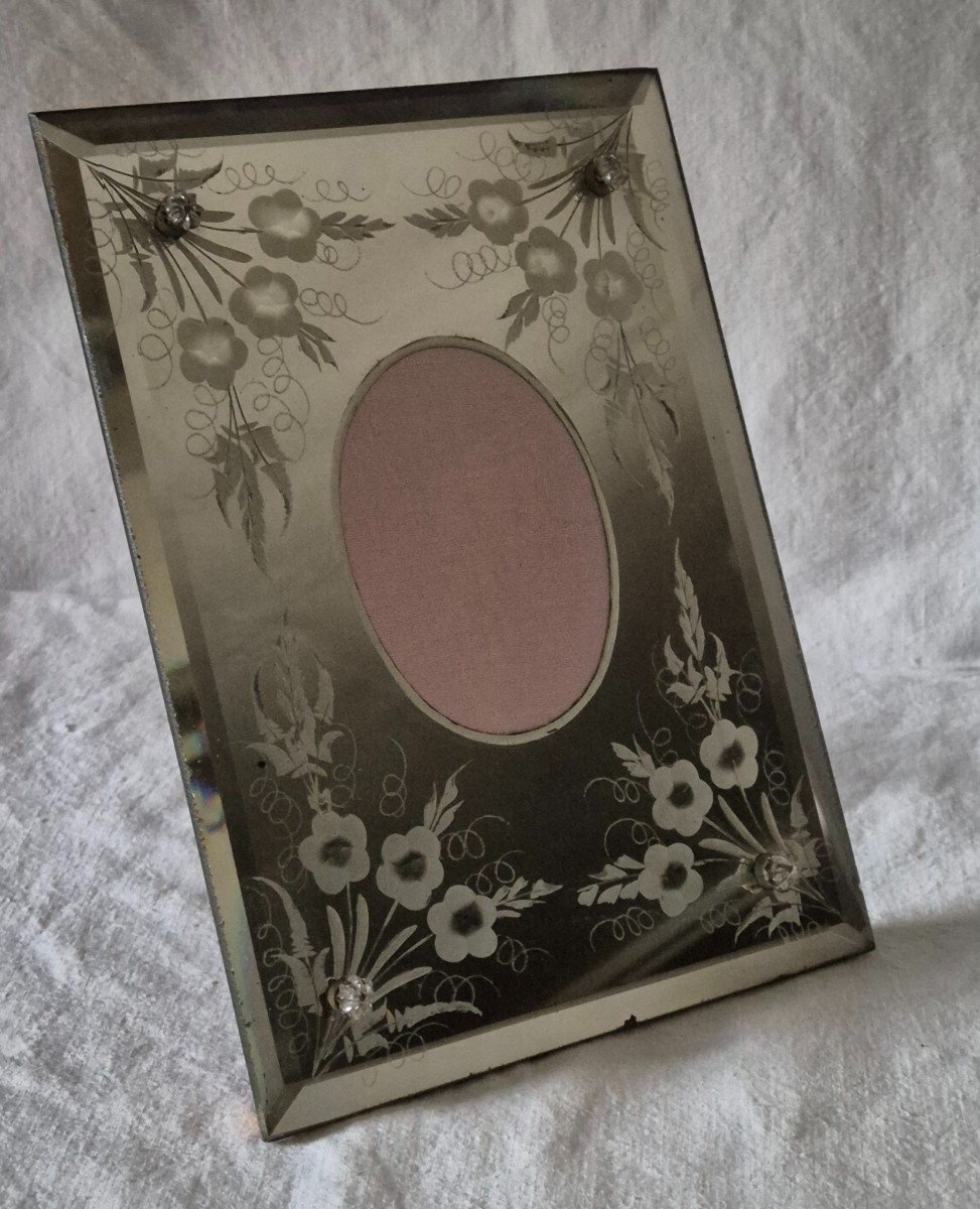 Oval View Flower Engraved Mirror Photo Frame With Chamfer 