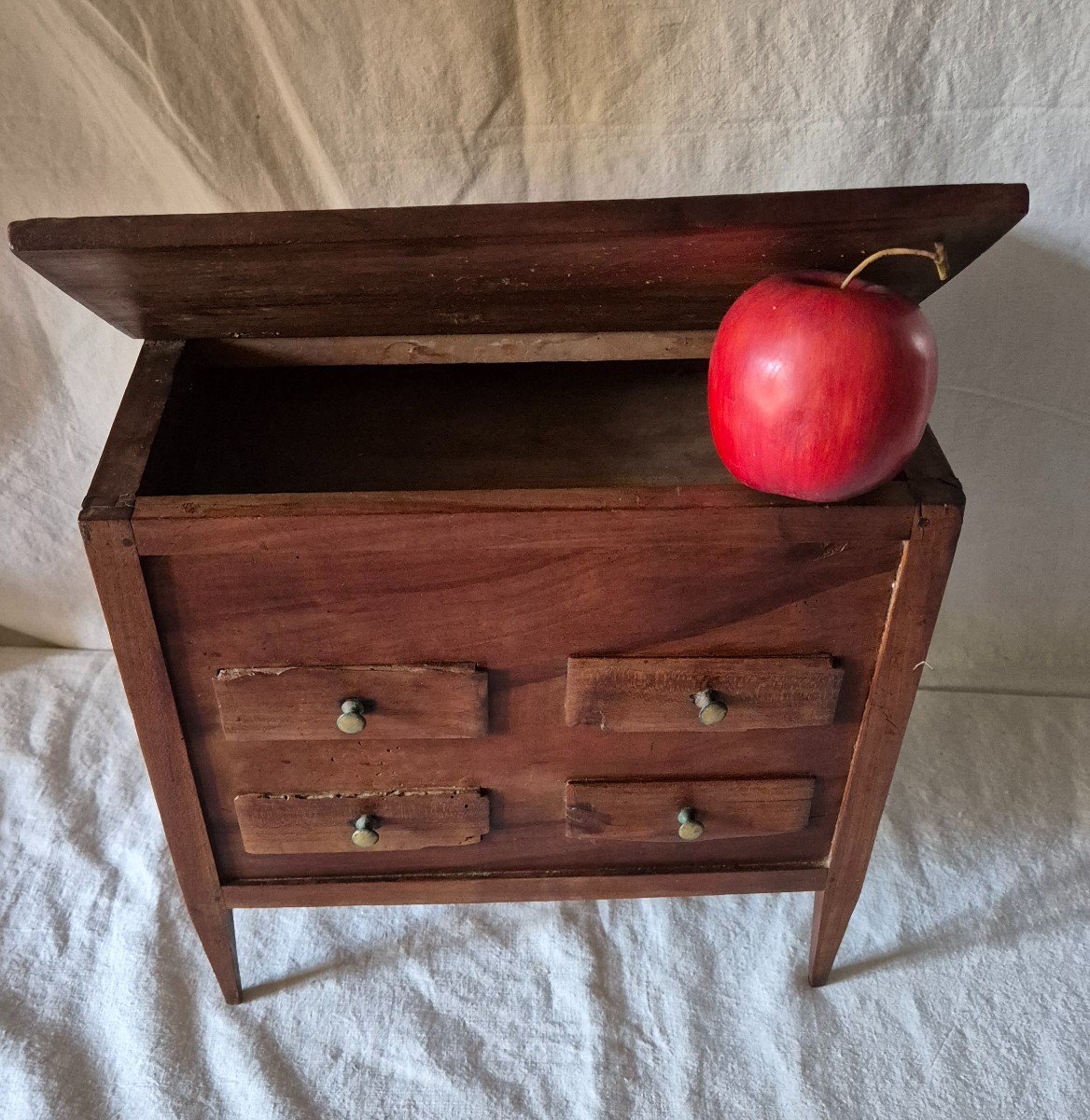 Layette Chest Of Drawers With Four Drawers And Walnut Lid