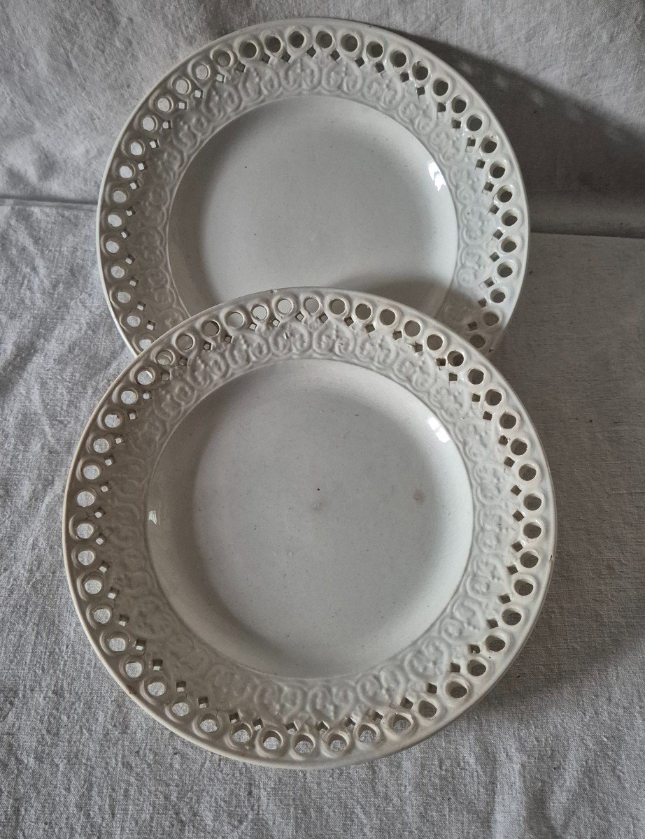 Pair Of Cream Earthenware Plates From Creil And Montereau From The Mid-19th Century 