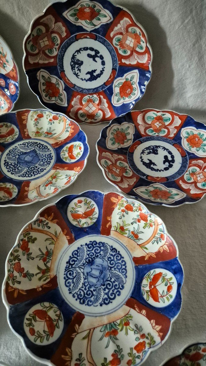 Lot De 10 Assiettes Et 2 Plats De Service Porcelaine Japonaise Imari -photo-1