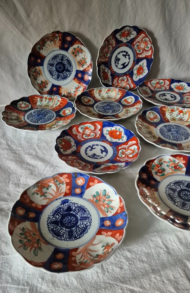 Lot De 10 Assiettes Et 2 Plats De Service Porcelaine Japonaise Imari -photo-4