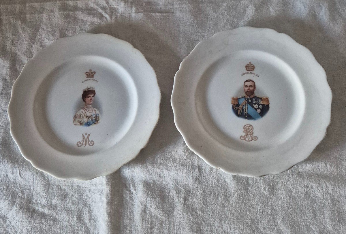 Paire d'Assiettes Célébrant Le Couronnement 1911 De George V Et Mary De Teck