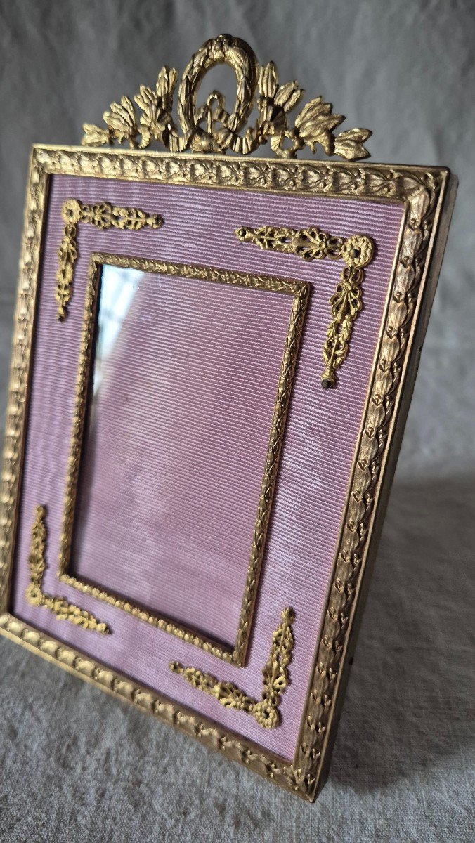 Empire Style Gilt Bronze Photo Frame With Pink Moire Marie-louise And Appliqués -photo-1