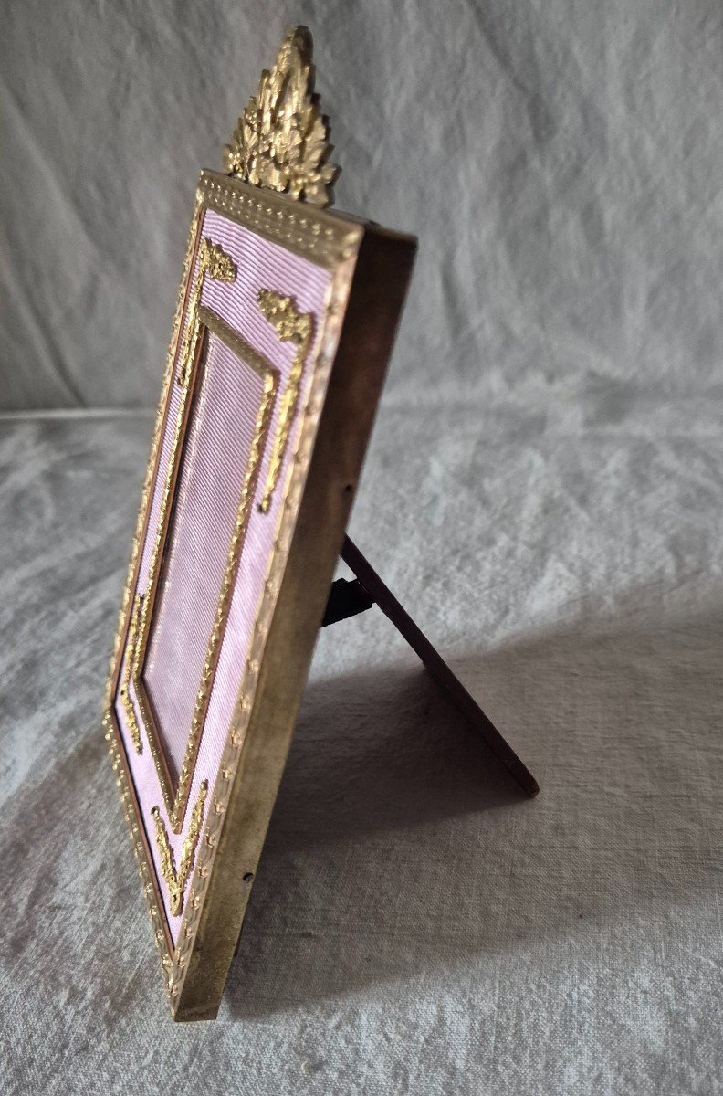 Empire Style Gilt Bronze Photo Frame With Pink Moire Marie-louise And Appliqués -photo-2