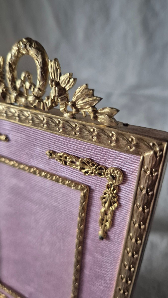 Empire Style Gilt Bronze Photo Frame With Pink Moire Marie-louise And Appliqués -photo-5