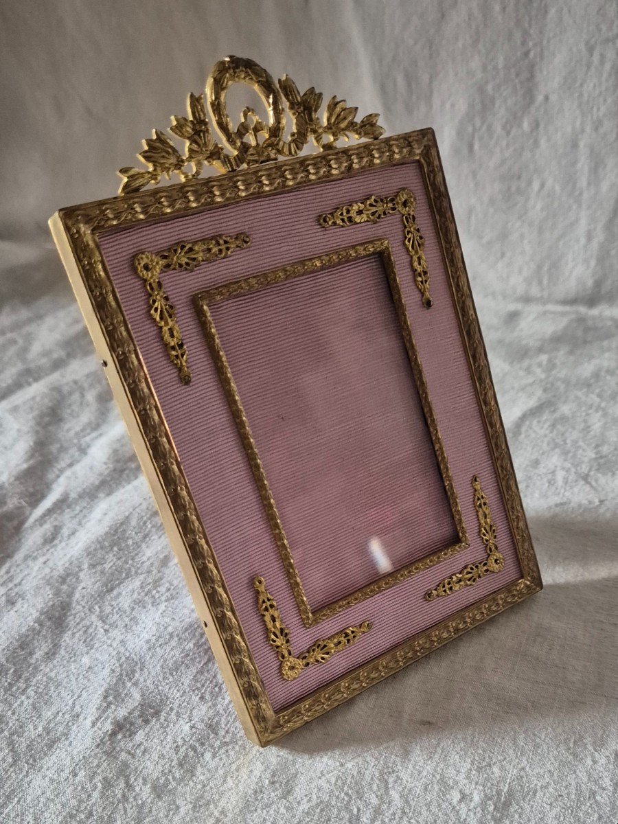 Empire Style Gilt Bronze Photo Frame With Pink Moire Marie-louise And Appliqués -photo-6