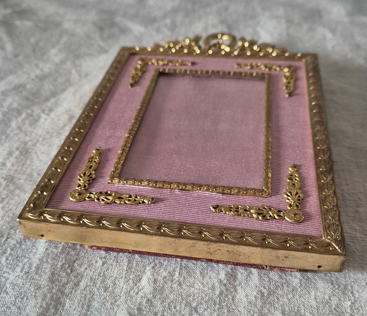 Empire Style Gilt Bronze Photo Frame With Pink Moire Marie-louise And Appliqués -photo-7