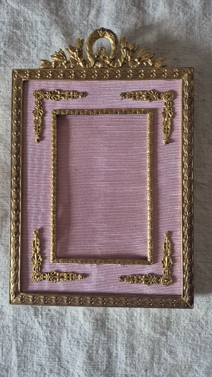 Empire Style Gilt Bronze Photo Frame With Pink Moire Marie-louise And Appliqués -photo-8